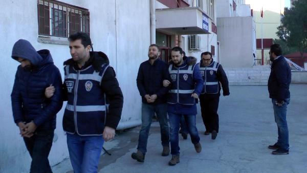 İki ayrı operasyonda 10 insan kaçakçısına tutuklama