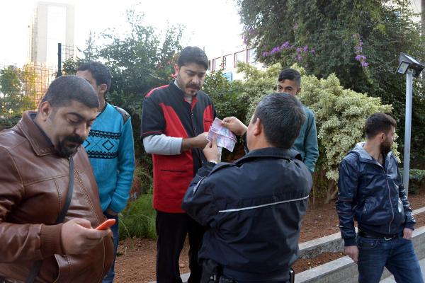 Sahte 200 lirayla kebapçıyı dolandırdı