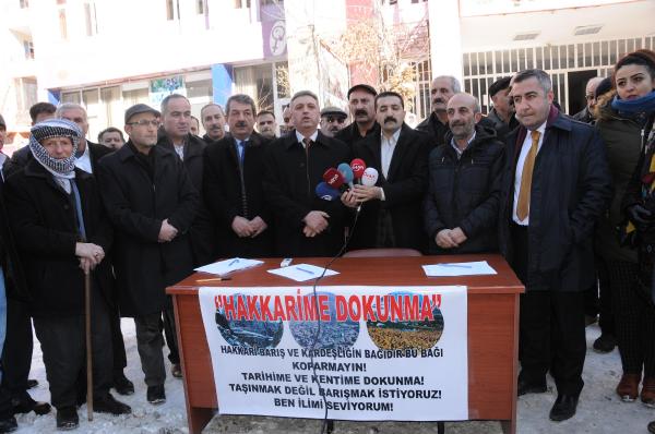 Hakkari'de taşınmaya karşı imza kampanyası