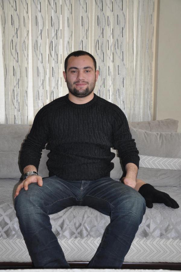 Vizeye takılan engelli genç, Belçika'da doğum yapacak eşine kavuşmak istiyor