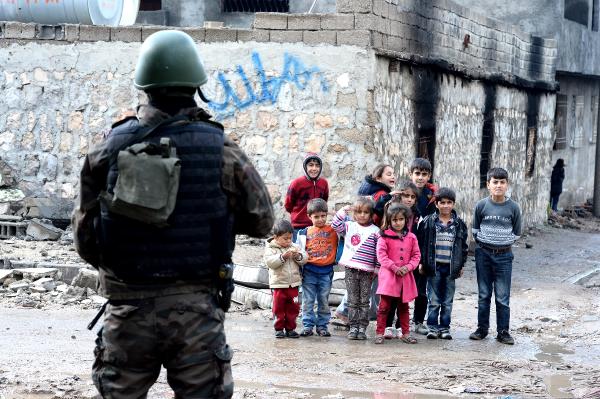 Silopi'de 600'ün üzerinde patlayıcı imha edildi, hayat normale dönmeye başladı