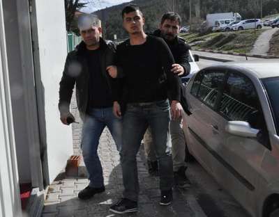 Sevgilisini sokak ortasında pompalı tüfekle öldürdü