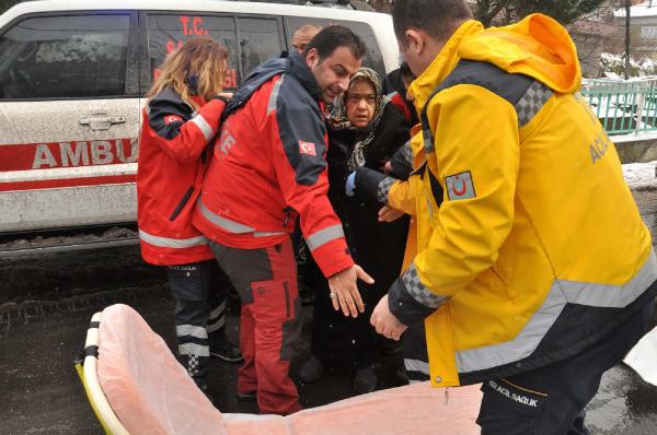 Böbrek hastası paletli ambulansla diyalize götürüldü