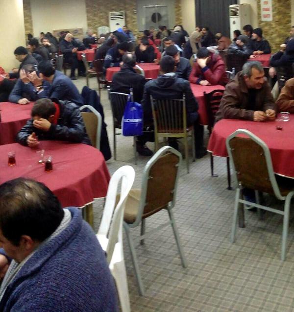Balyozlu duvarı kırıp, kumarcıları yakaladılar
