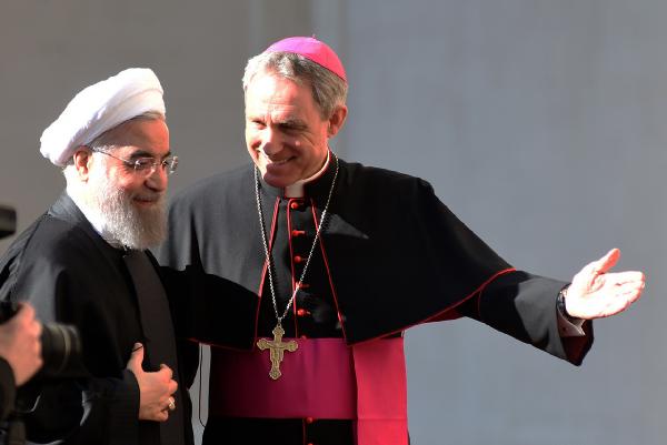 Ruhani Papa’dan kendisi için dua etmesini istedi