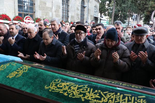 Bakan Kılıç, babaannesini son yolculuğuna uğurladı