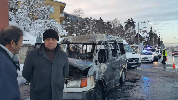 Ordu'da seyir halindeki minibüs alev alev yandı