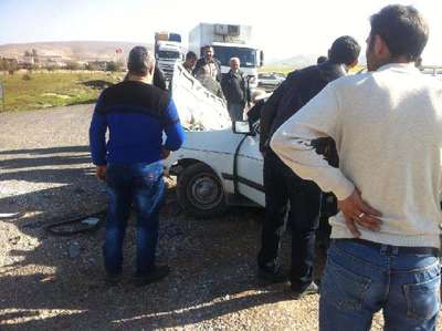 Birecik’te otomobil ile kamyon çarpıştı; 1 ölü, 2 yaralı