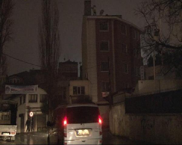 İstanbul'un bir bölümü karanlığa gömüldü...