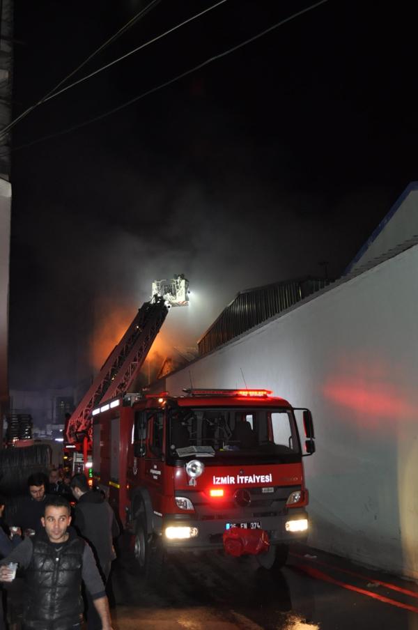 Yem fabrikasında yangın