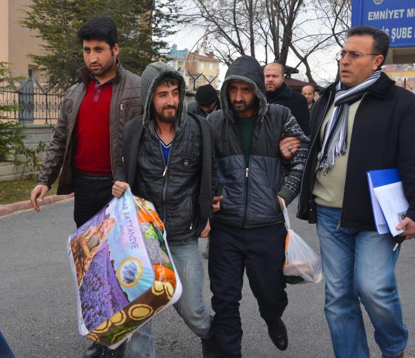 Hırsızlıktan yakalanınca, adliyeye elinde battaniyesiyle gitti