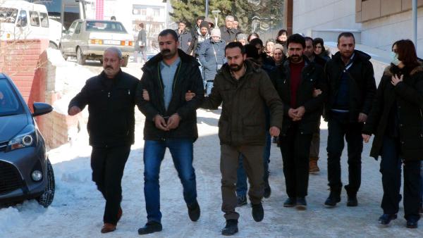 Karakoçan Belediyesine baskın: 11 gözaltı (2)