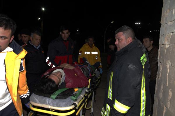 Mersin'de yüksekten düşen genci, itfaiye ekipleri kurtardı