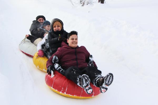 Abant'ta şambrelli kayak