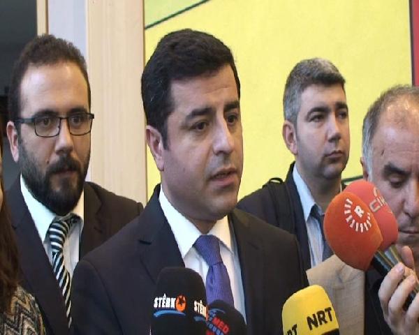 Demirtaş: Birileri IŞID'i Cenevre'ye davet etmiş olsaydı Davutoğlu bu kadar bağırıp çağırmayacaktı