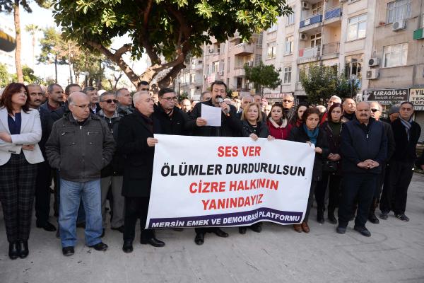 Mersin'de Cizre'de mahsur kalanlar için destek eylemi