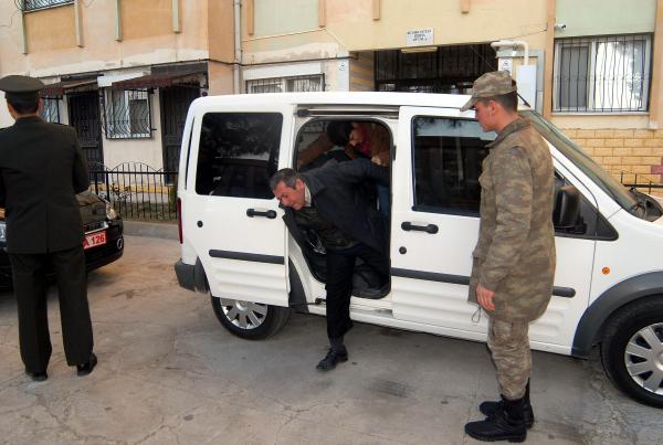 Şehit Astsubay Özgür Erdoğan'ın İzmir'deki ailesi yasta