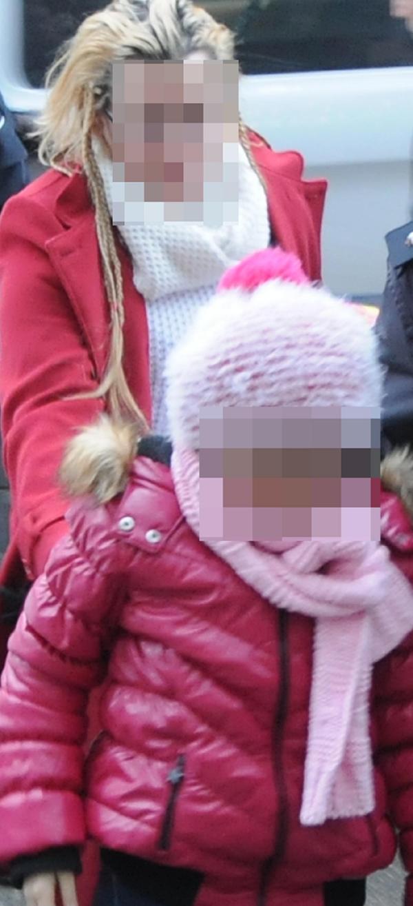 Belediye önünde kuru sıkı tabancayı 9 yaşındaki kızının başına dayadı