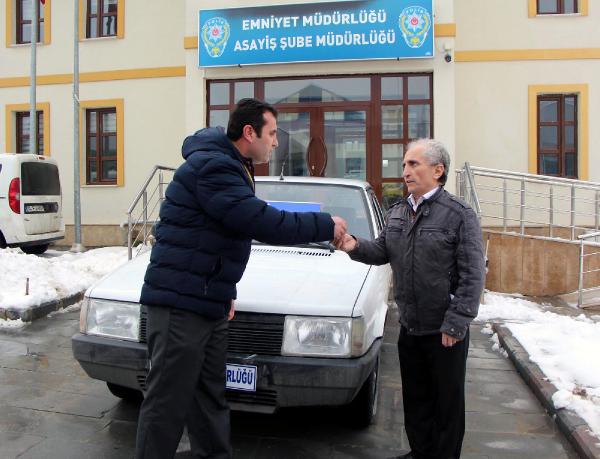 Garsonun banka kredisiyle adığı otomobilini çalan 2 kişi yakalandı