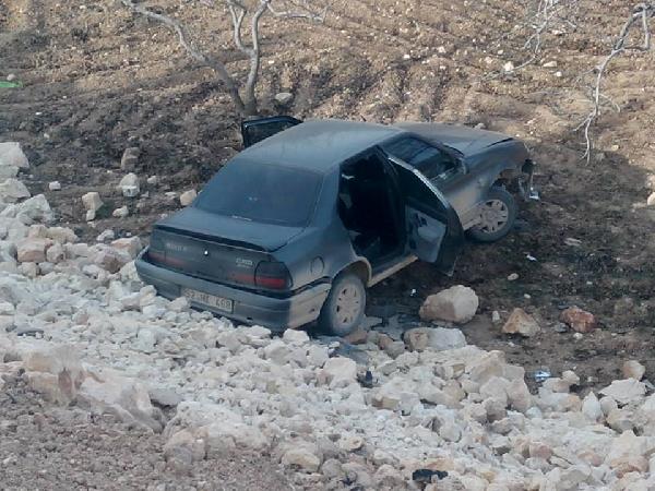 Besni’de otomobil tarlaya devrildi: 1 yaralı