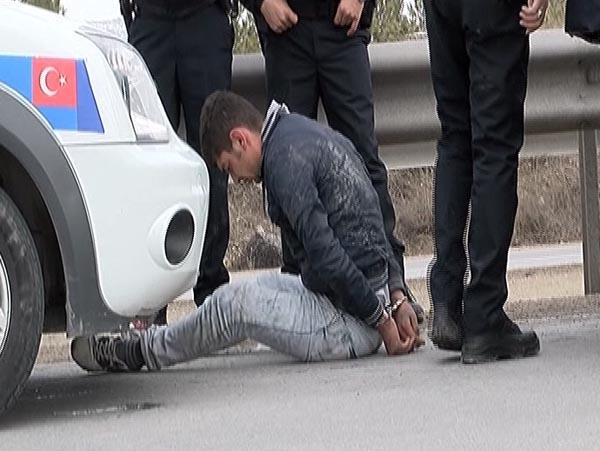 Otomobille kaçan genç, 3 polis aracına çarparak durdu