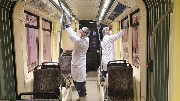 Eskişehir'de grip salgınına karşı tramvaylar ilaçlandı