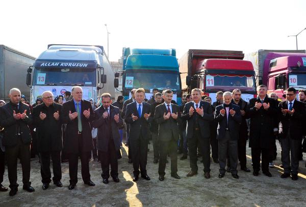 Bayırbucak Türkmenlerine 14 TIR dolusu yardım