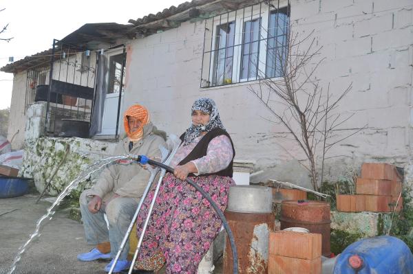 Ömürleri yağmur ve taşıma suyla geçen çift sonunda muradına erdi
