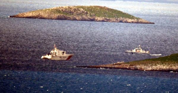 Yunan Bakan Kardak'a çelenk bıraktı