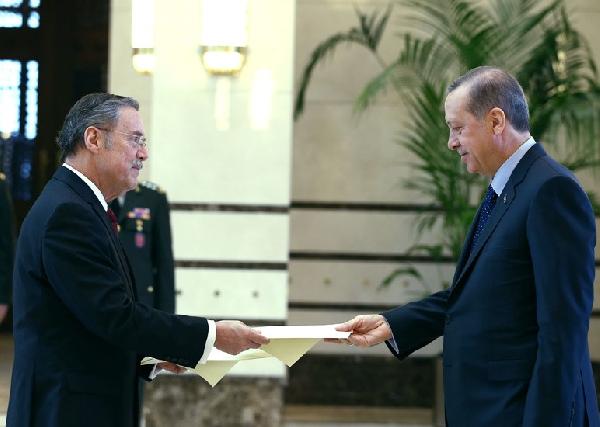 Cumhurbaşkanı Erdoğan'a Ekvador Büyükelçisinden güven mektubu