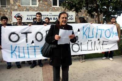 Radyoaktif atık yüklü olduğunu ileri süren 'Kuito' gemisi Aliağa'ya söküme getirildi (2)