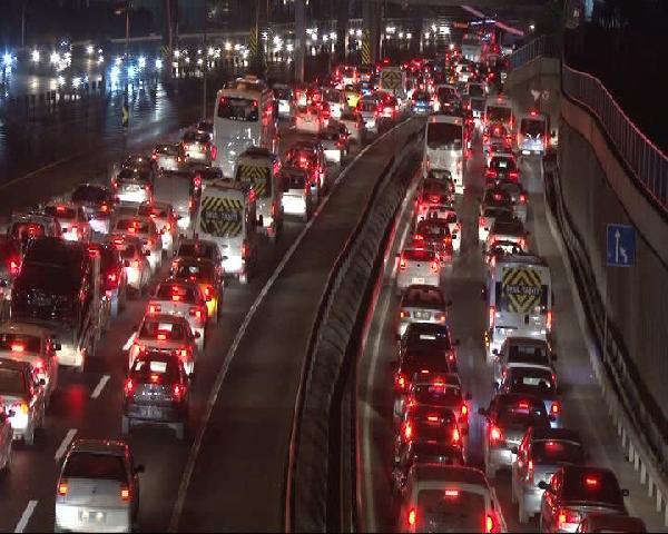 İstanbul'da trafik yoğunluğu yüzde 89'a ulaştı