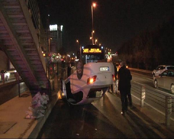 Metrobüs yoluna uçtu...