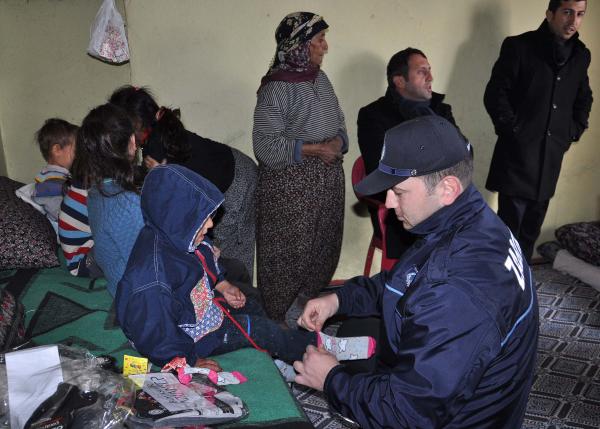 İslahiye'de ihtiyaç sahiplerine 6 bin çorap dağıtıldı