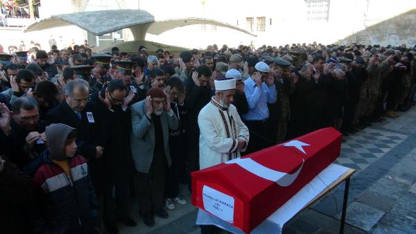 Kalp krizi geçiren asker terhis olacağı gün toprağa verildi