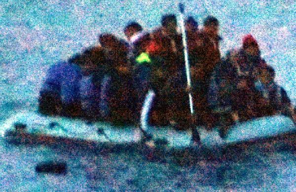 Botları su alan Afganlar'ın kurtarılma anı DHA kamerasında