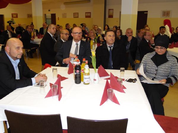 Duisburg’da düzenlenen resepsiyon farklı milletlerden vatandaşları buluşturdu