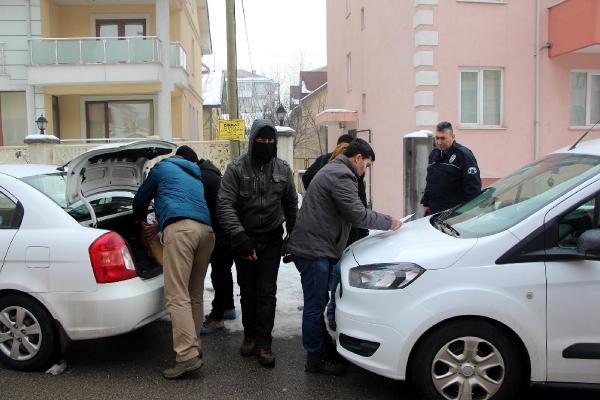 Bildiriye destek için imza atan 5 akademisyenin evinde arama (2)