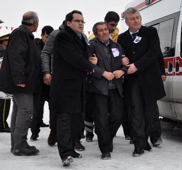 Şehit Astsubay Erdoğan'ı son yolculuğuna 5 bin kişi uğurladı