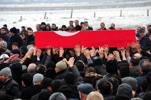 Şehit Uzman Çavuş Osman Ateş, gözyaşlarıyla son yolculuğuna uğurladı