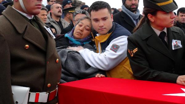 Şehit Astsubay Erdoğan'ı son yolculuğuna 5 bin kişi uğurladı