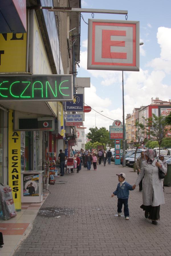 Eczanelerin 'E'  logolu tabelalarına vergi yok