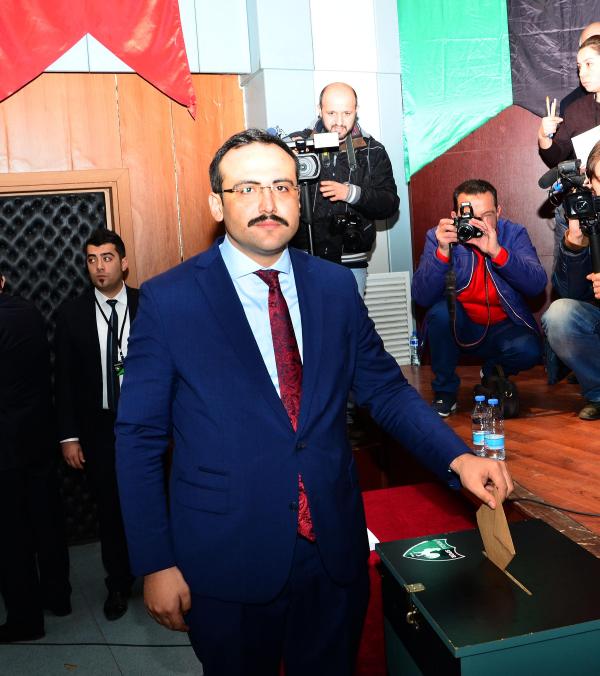 Denizlispor'da gergin kongrenin sonunda Başkan Şavlak