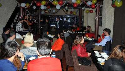 GAZİANTEPLİLER YENİ YILA HALAYLARLA GİRDİ