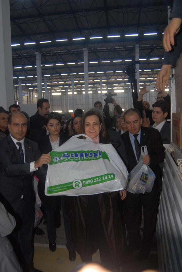 İzmir'den Bayırbucak Türkmenlerine iki TIR dolusu yardım