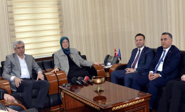 Bakan Ramazanoğlu: Anayasa değişikliğiyle başkanlık sistemine geçiş süreci yaşayacağız