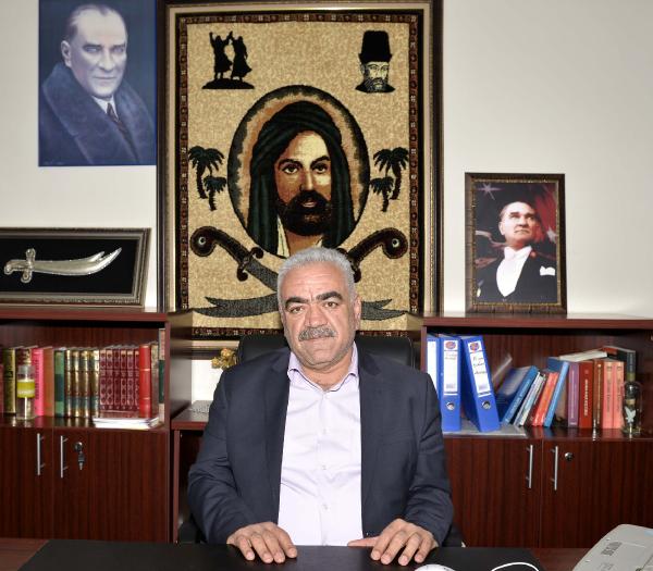 Cem töreninden sonra ellerinde Kur'an-ı Kerim ile dernek binasına gelip eylem yaptılar