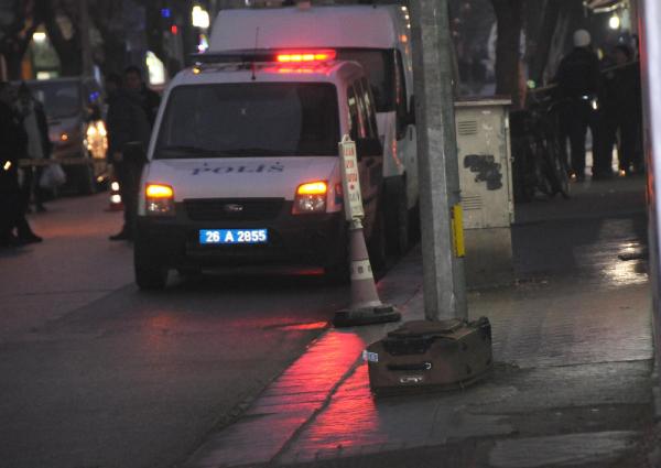 Fünye ile patlatılan valizden boşet ve kağıt çıktı