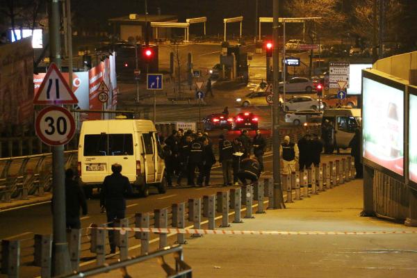 Dolmabahçe'de polis şüpheli bir kişiyi vurarak etkisiz hale getirdi