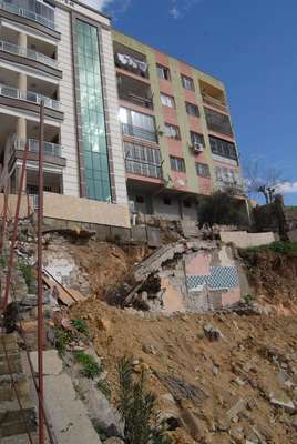 Onarım olmadı, üç apartmana tahliye kararı çıktı